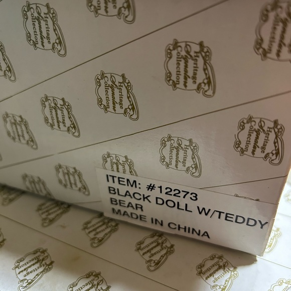 Heritage Signature Porcelain Doll Collection Lily New in Box - Picture 10 of 12